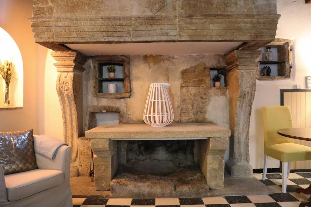 Entre Uzes Et Le Pont-Du-Gard Le Logis D'Autrefois Appartement Castillon-du-Gard Buitenkant foto