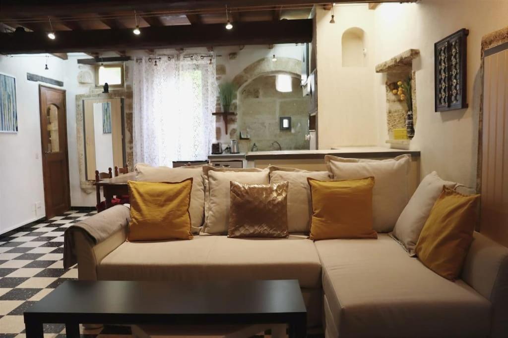 Entre Uzes Et Le Pont-Du-Gard Le Logis D'Autrefois Appartement Castillon-du-Gard Buitenkant foto