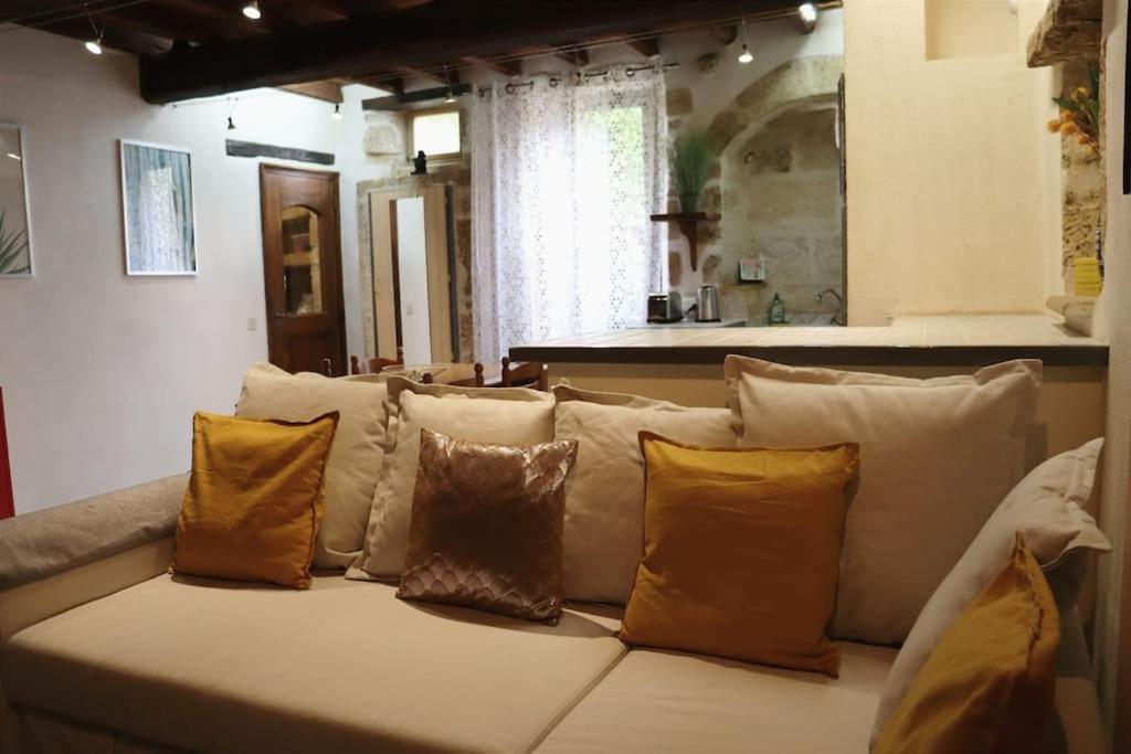 Entre Uzes Et Le Pont-Du-Gard Le Logis D'Autrefois Appartement Castillon-du-Gard Buitenkant foto